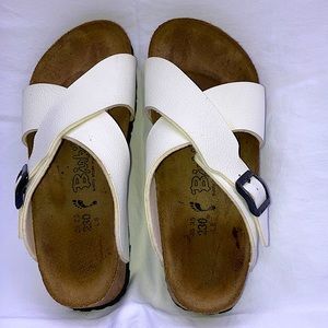 Birkenstock woman’s white size 36/5-6 birko-flor sandals